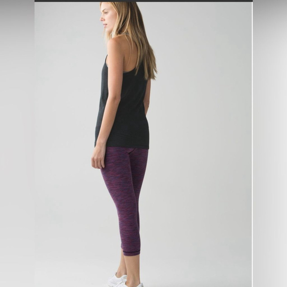 🤩 LULULEMON Wunder Under Crop II (Roll Down)
Jacquard Naval Blue magenta - Picture 3 of 5